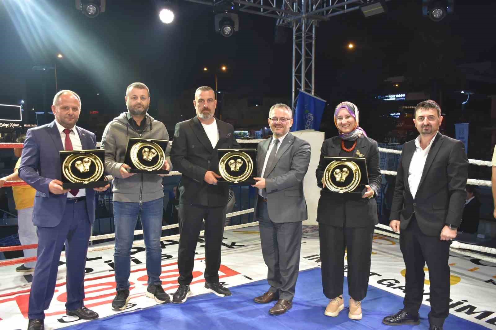 Erenler’de ‘Boks gecesi’ sporseverleri bir araya topladı