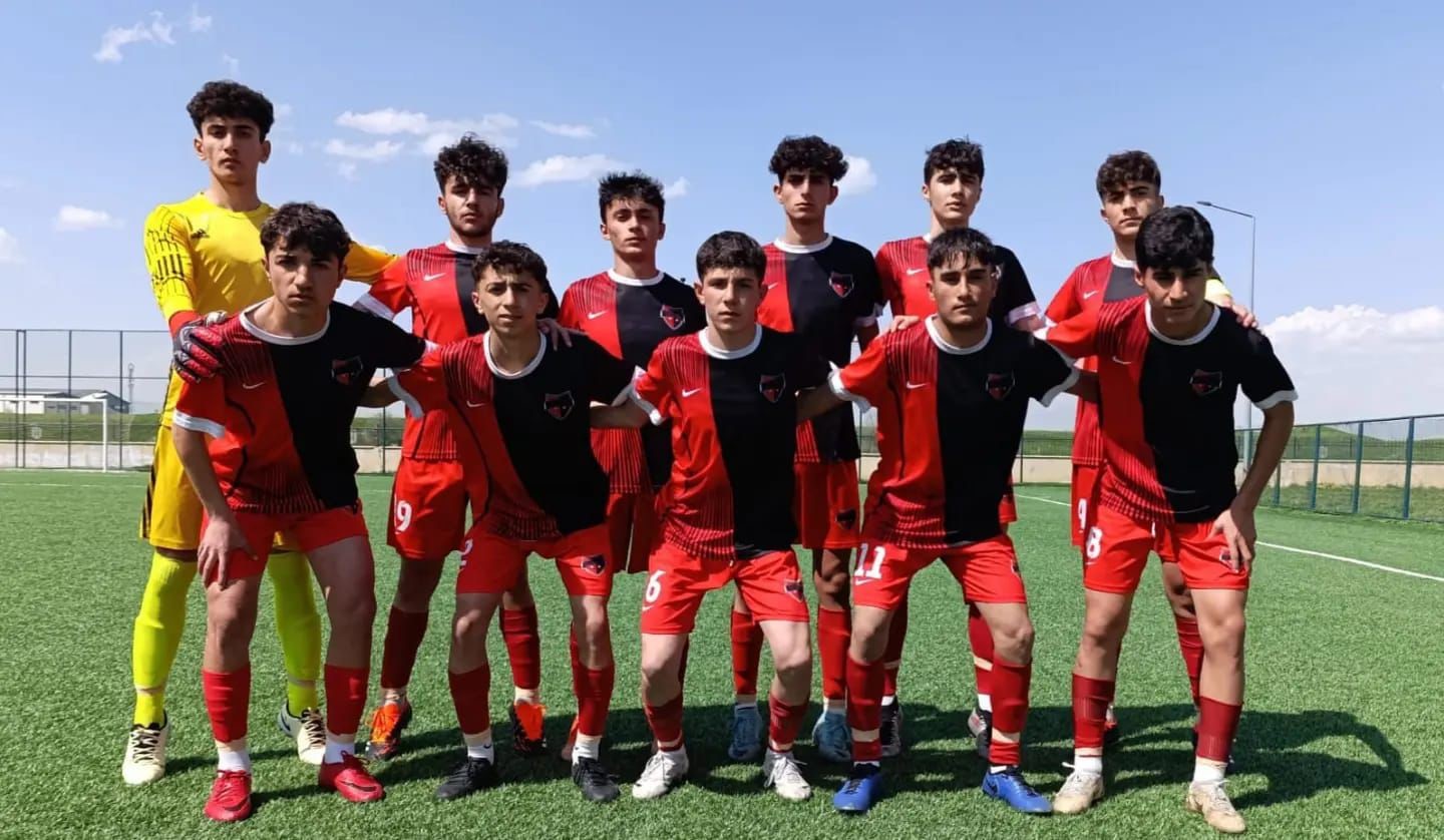 B&uuml;y&uuml;kşehir Belediyespor&rsquo;dan Vanspor&rsquo;a altyapı desteği
