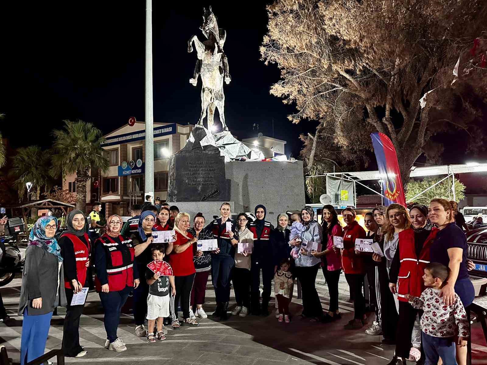 Manisa&rsquo;da T&uuml;rk Kızılay ve Jandarma&rsquo;dan bilin&ccedil;lendirme &ccedil;alışması
