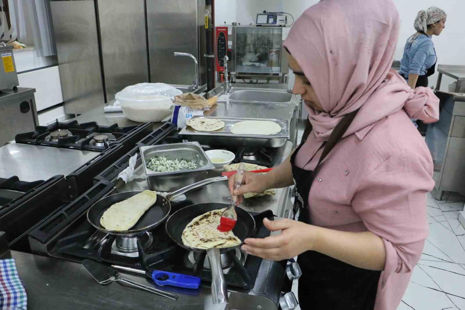 Tescilli ürünlerle Diyarbakır lezzetleri yapıyorlar