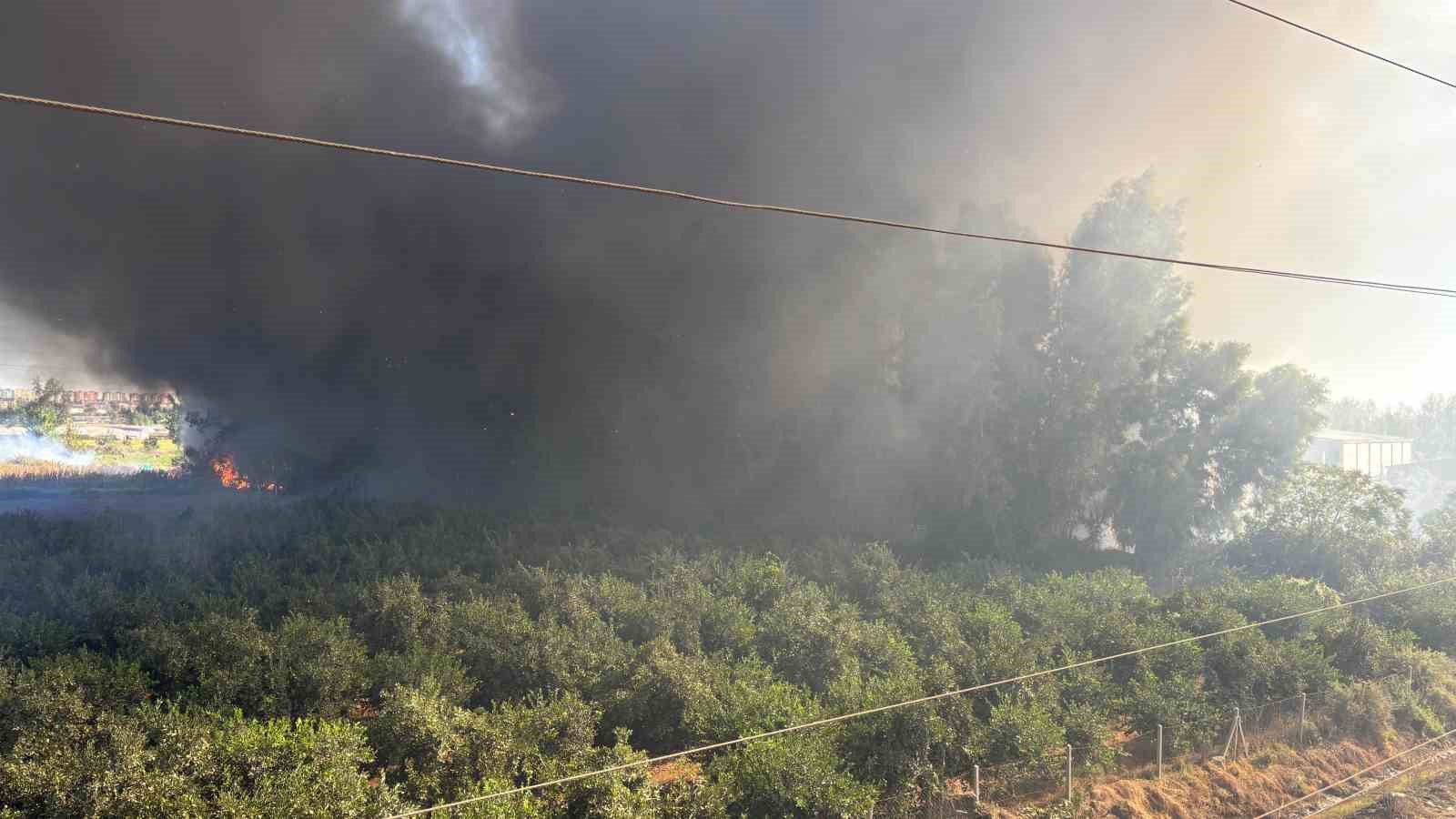 Geri dönüşüm fabrikasındaki yangına havadan da müdahale başladı