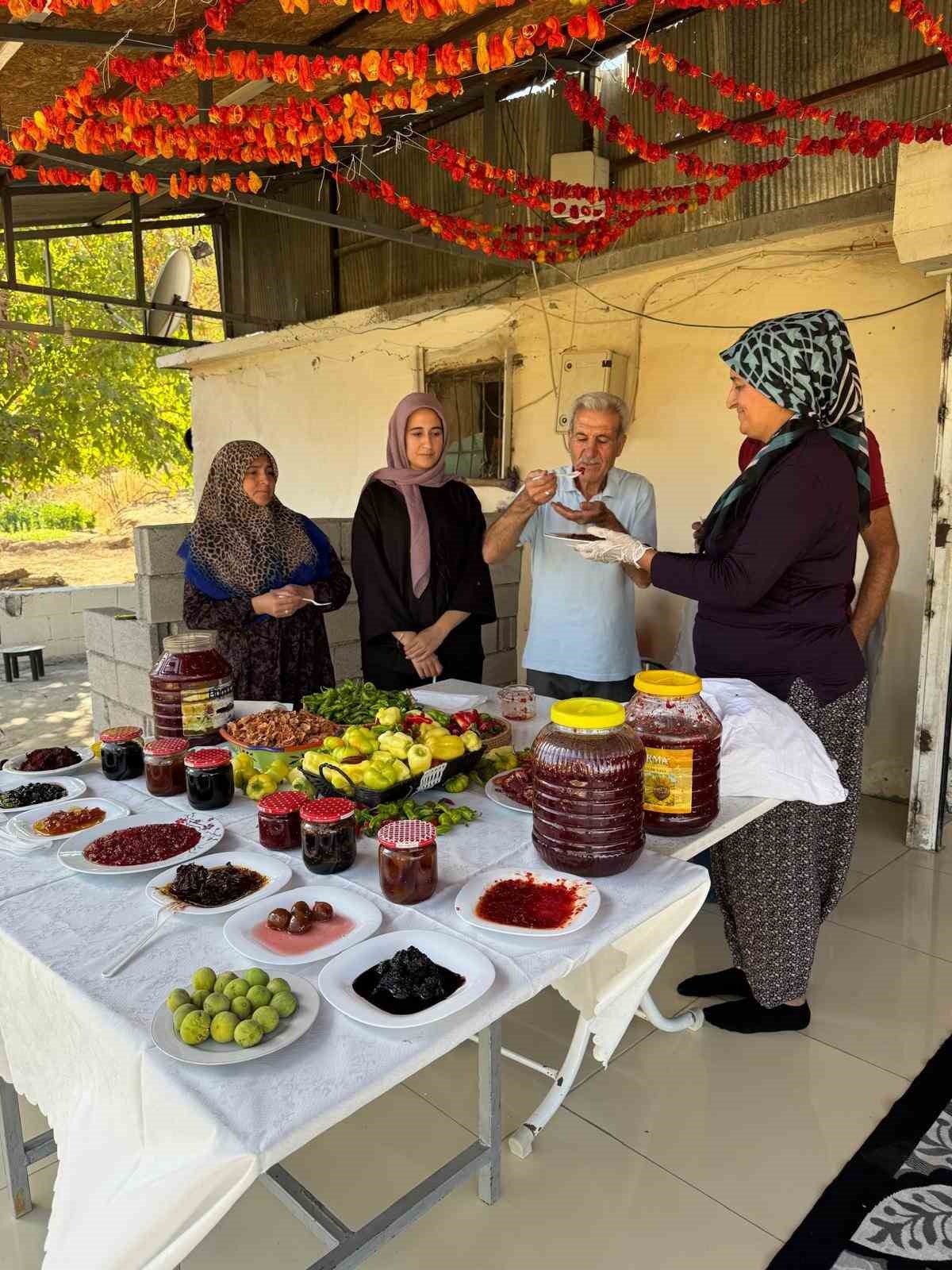 Biberden re&ccedil;el yaptı, siparişlere yetişmekte zorlanıyor
