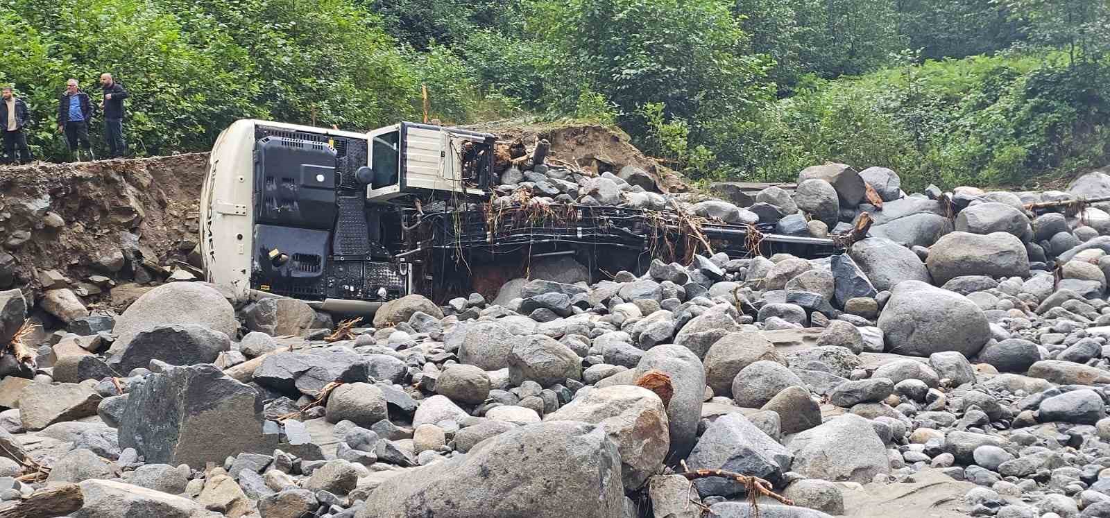 Deremezra köyü muhtarı Kuru yardım istiyor
