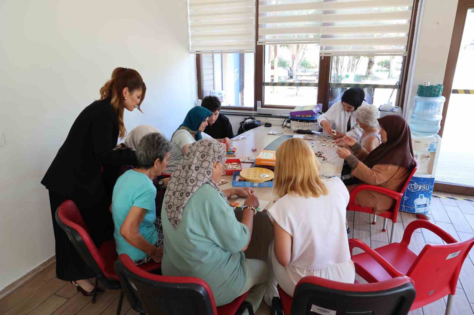 Alzheimer hastaları Mavi Ev’de huzur buluyor