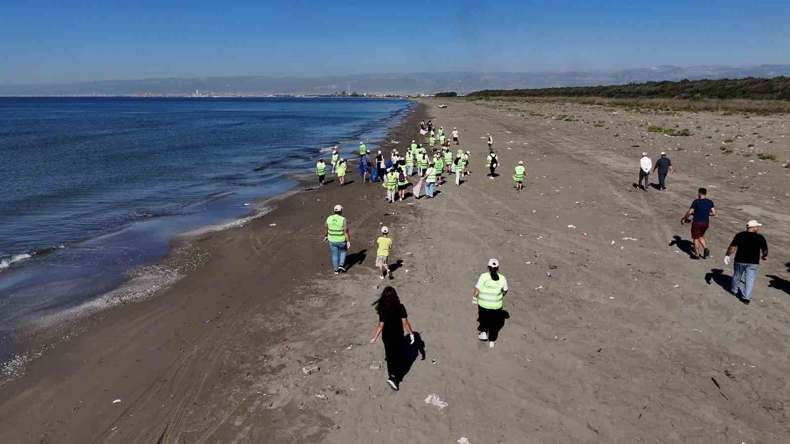 Mersin&rsquo;de &rsquo;D&uuml;nya Temizlik G&uuml;n&uuml;&rsquo;nde sahiller &ccedil;&ouml;pten arındı
