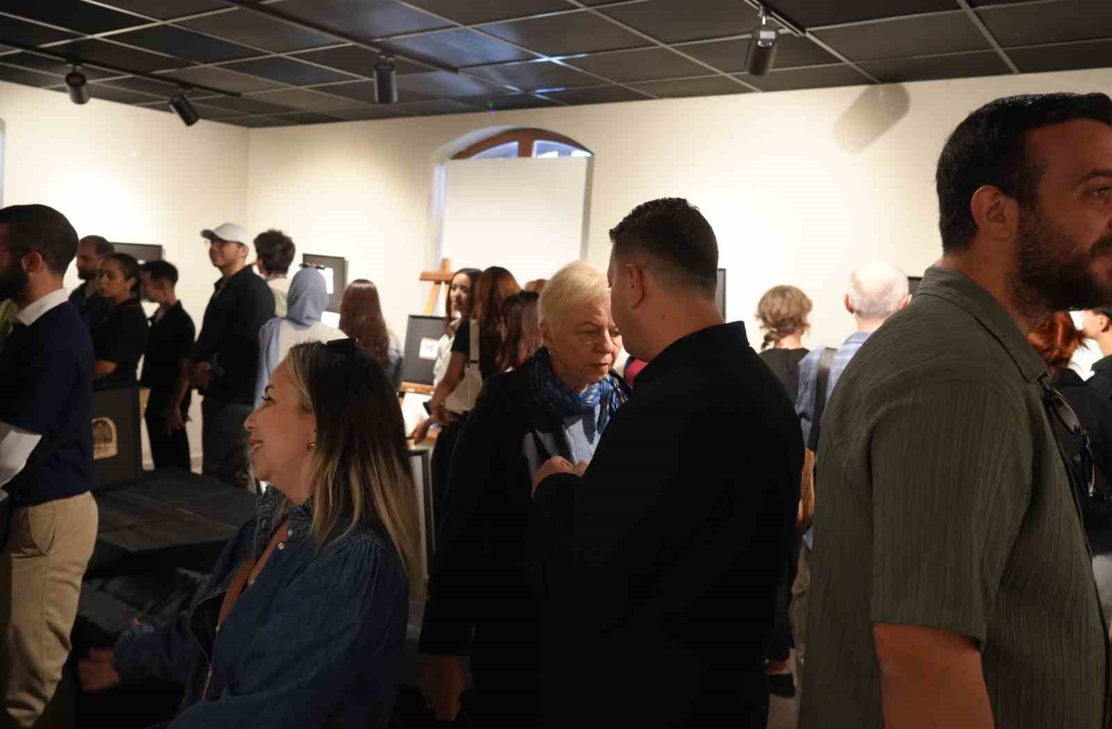 Mitolojik öğelerin sanatla buluştuğu sergiye büyük ilgi