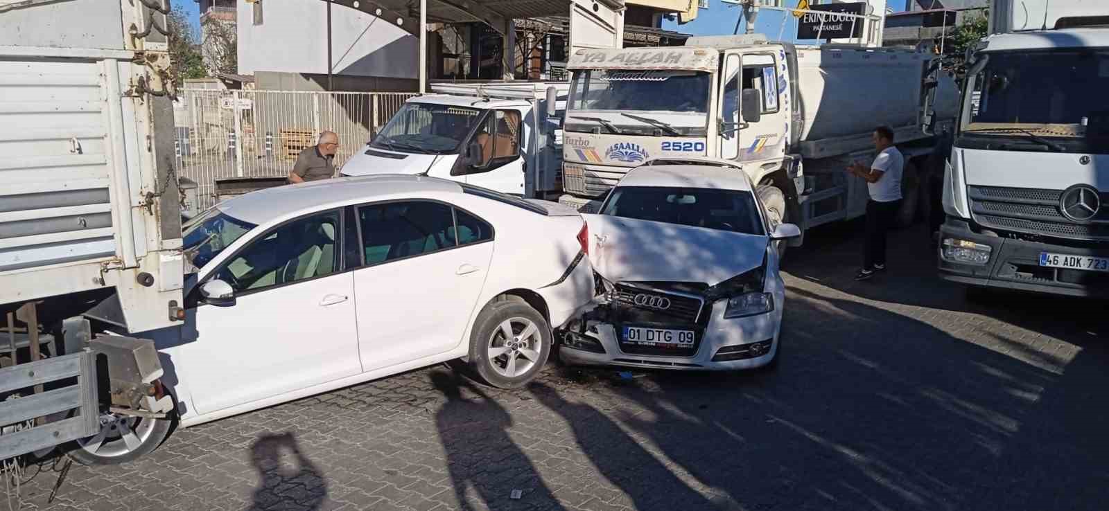 Adıyaman’da, 4 araç bir birine girdi