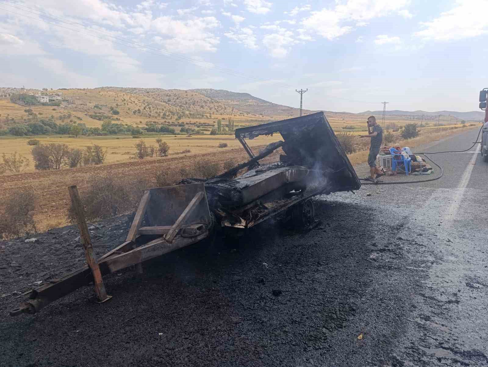 Gercüş’te çekme karavan alev aldı