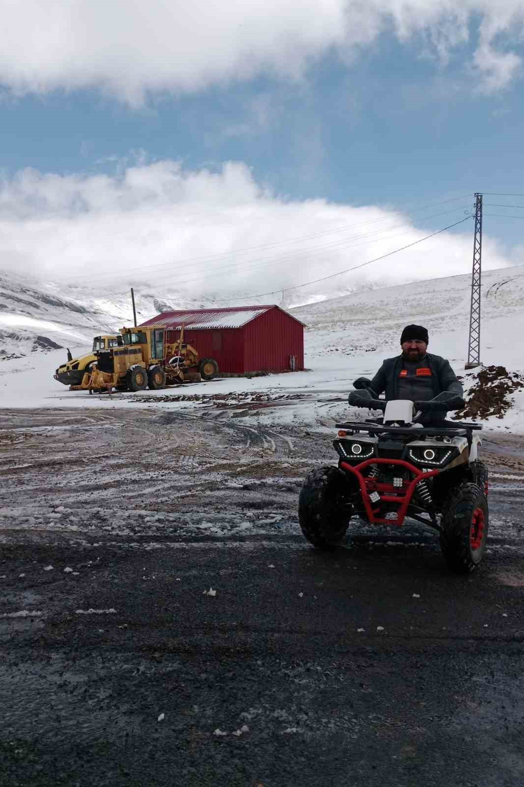 Gümüşhane’de hava soğudu, yüksekler kara teslim oldu
