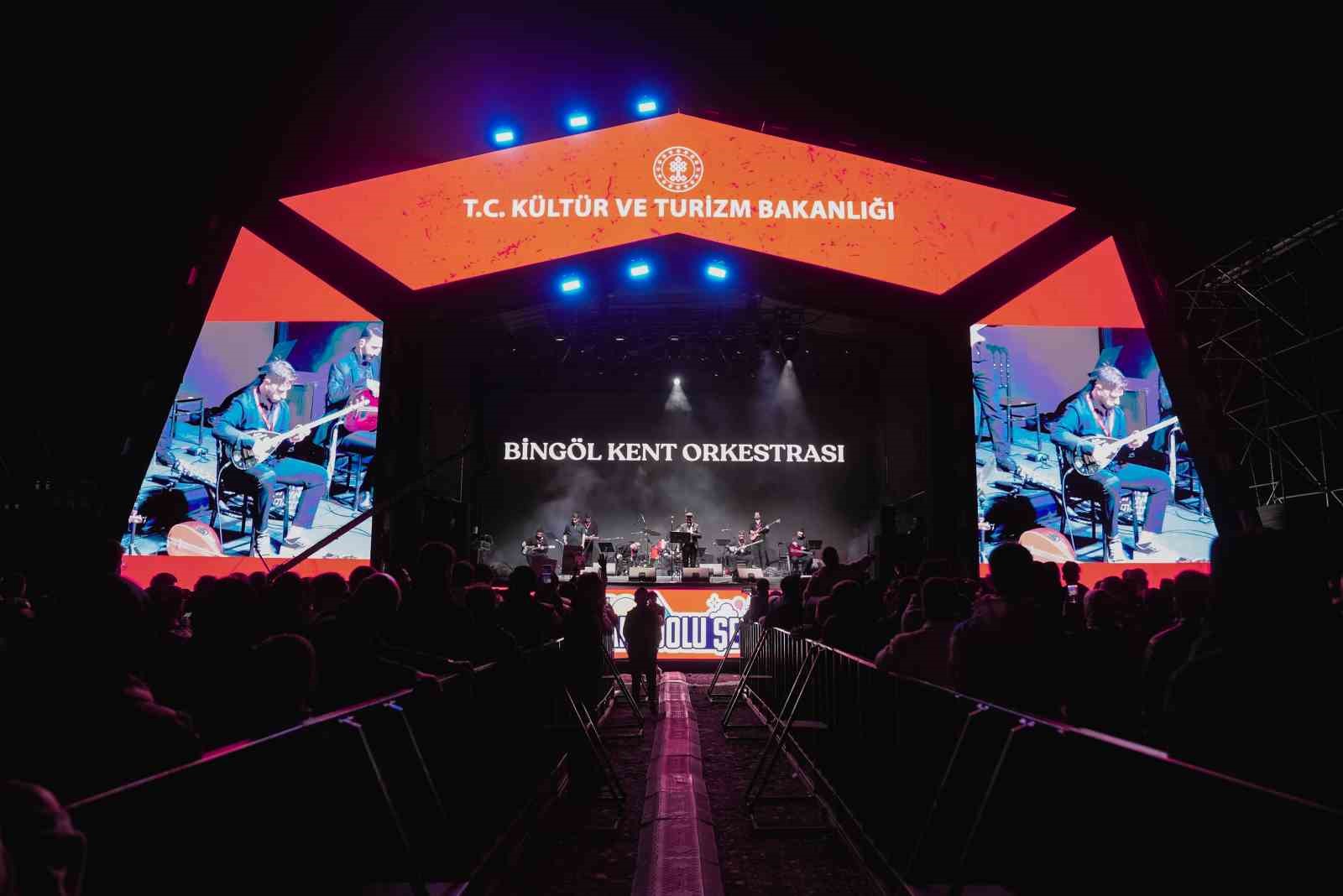 Bingöl’de "Bir Anadolu Şenliği" türkülerle devam etti