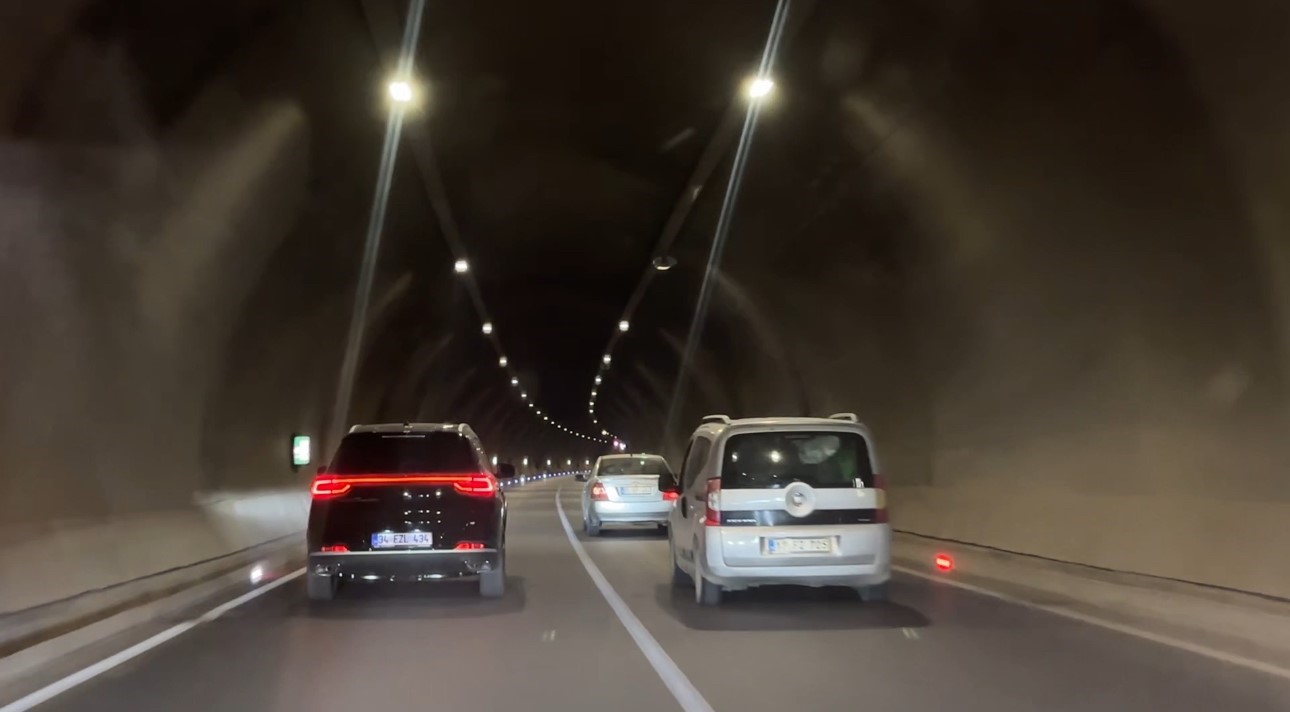 Yeni K&ouml;pr&uuml;&rsquo;de yaşanan trafik kazalarına &ccedil;&ouml;z&uuml;m: Trafik ışıkları yerleştirildi
