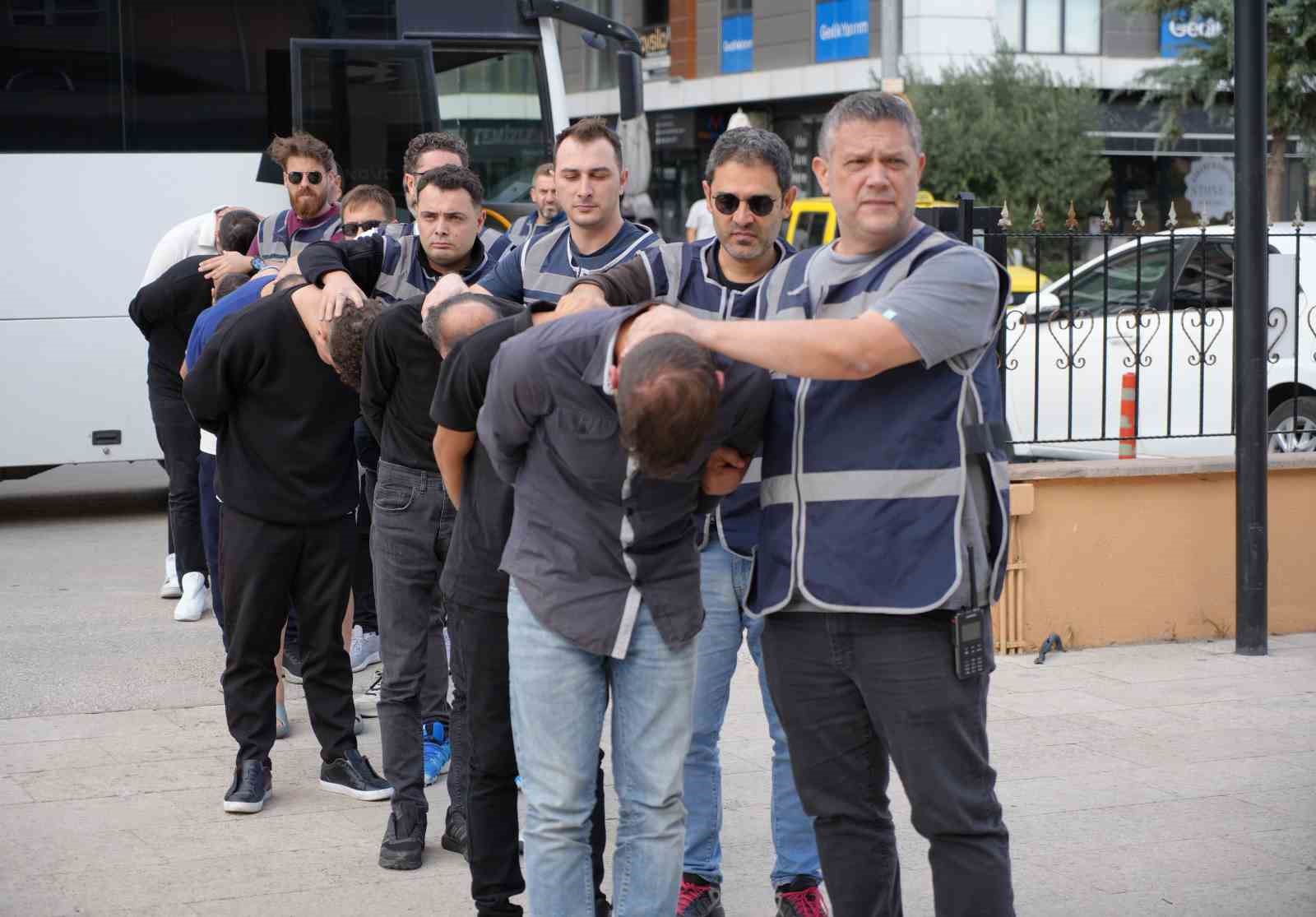 Edirne’de şehit ailesini dolandıran 11 şüpheli hâkim karşısında