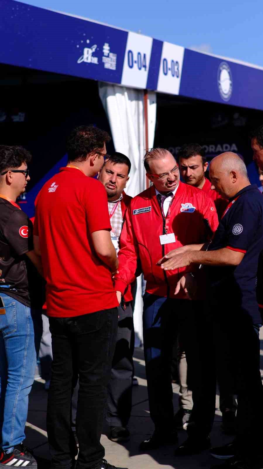 Rekt&ouml;r Hacım&uuml;ft&uuml;oğlu, Teknofest 2025&rsquo;e katıldı
