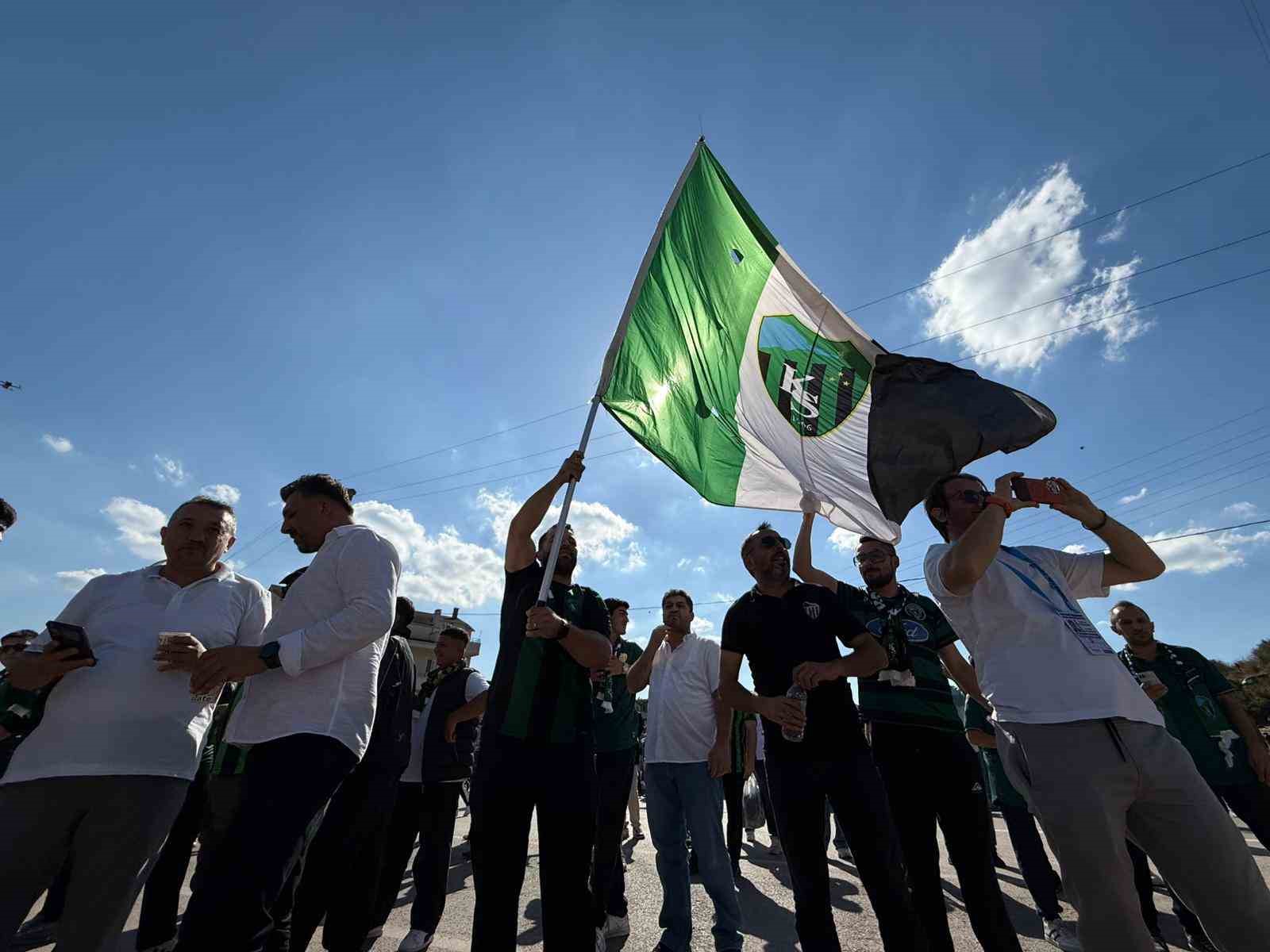 Kocaelispor taraftarından, Çaykur Rizespor maçına yoğun ilgi