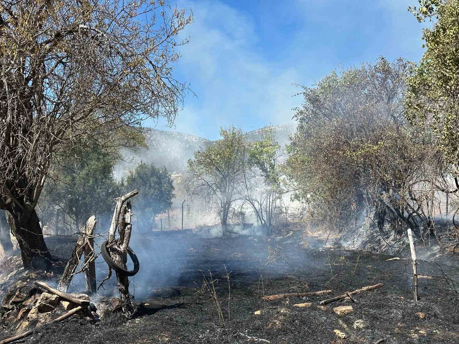 Akseki&rsquo;de otluk yangın b&uuml;y&uuml;meden s&ouml;nd&uuml;r&uuml;ld&uuml;
