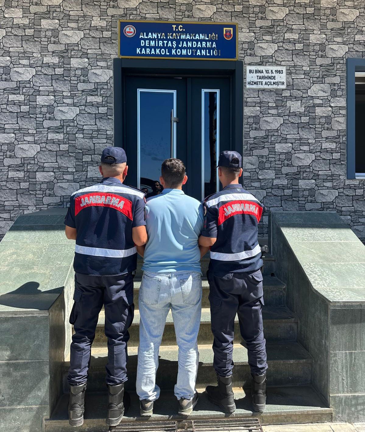 Alanya’da orman yangınlarıyla ilgili asılsız paylaşım yapan şahıs yakalandı