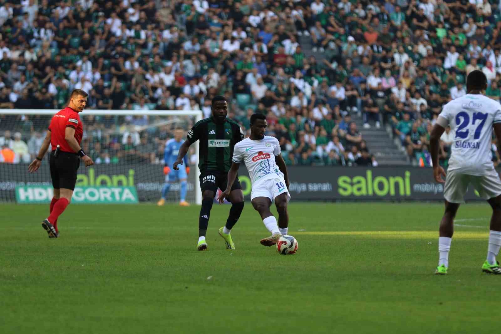 Trendyol S&uuml;per Lig: Kocaelispor: 1 - &Ccedil;aykur Rizespor: 1 (İlk yarı)
