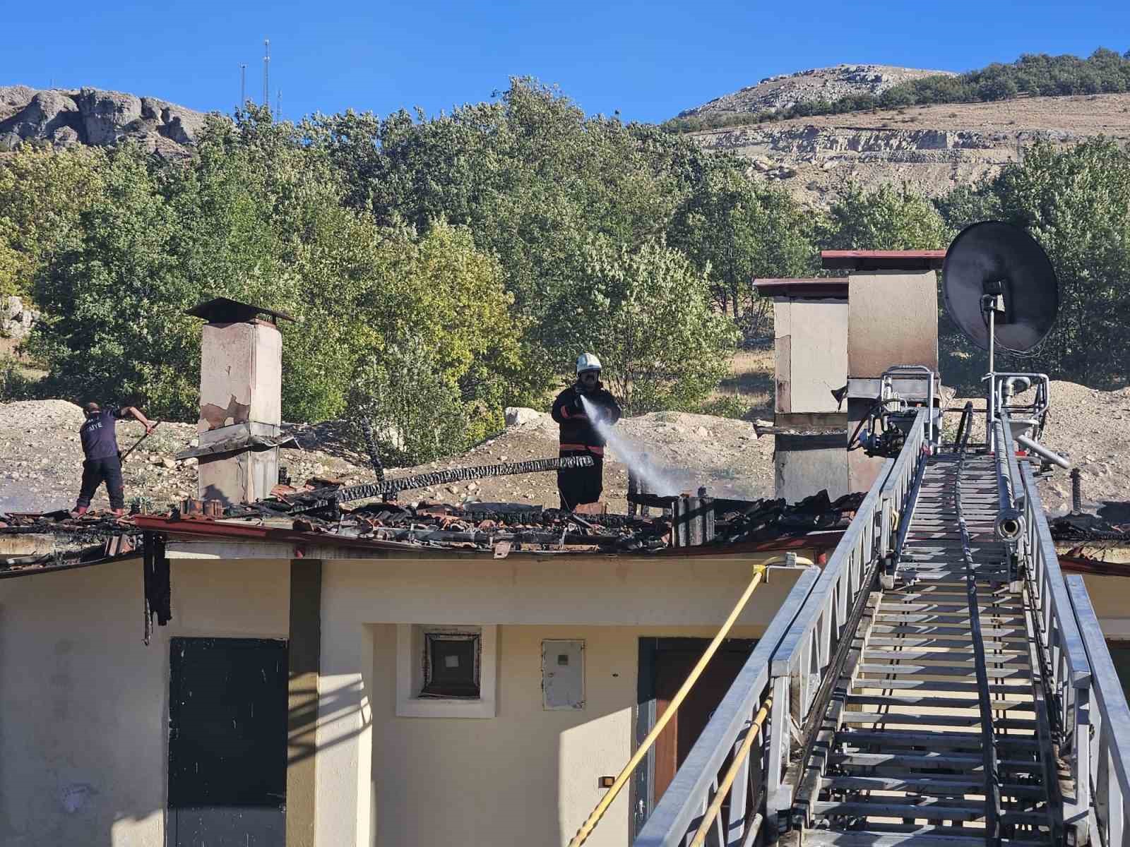 Malatya’da iki ayrı noktada çıkan yangın söndürüldü