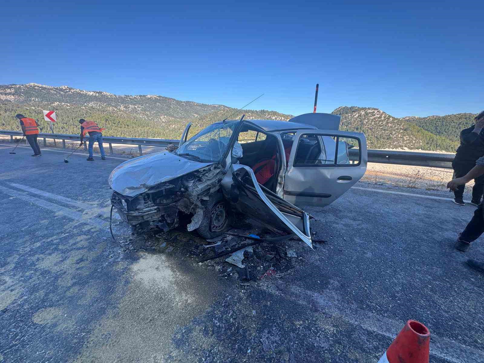 Antalya’da feci kaza: 4 yaralı