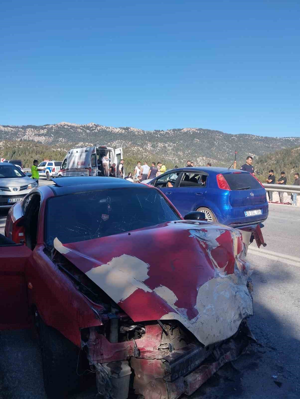 Antalya&rsquo;da feci kaza: 4 yaralı
