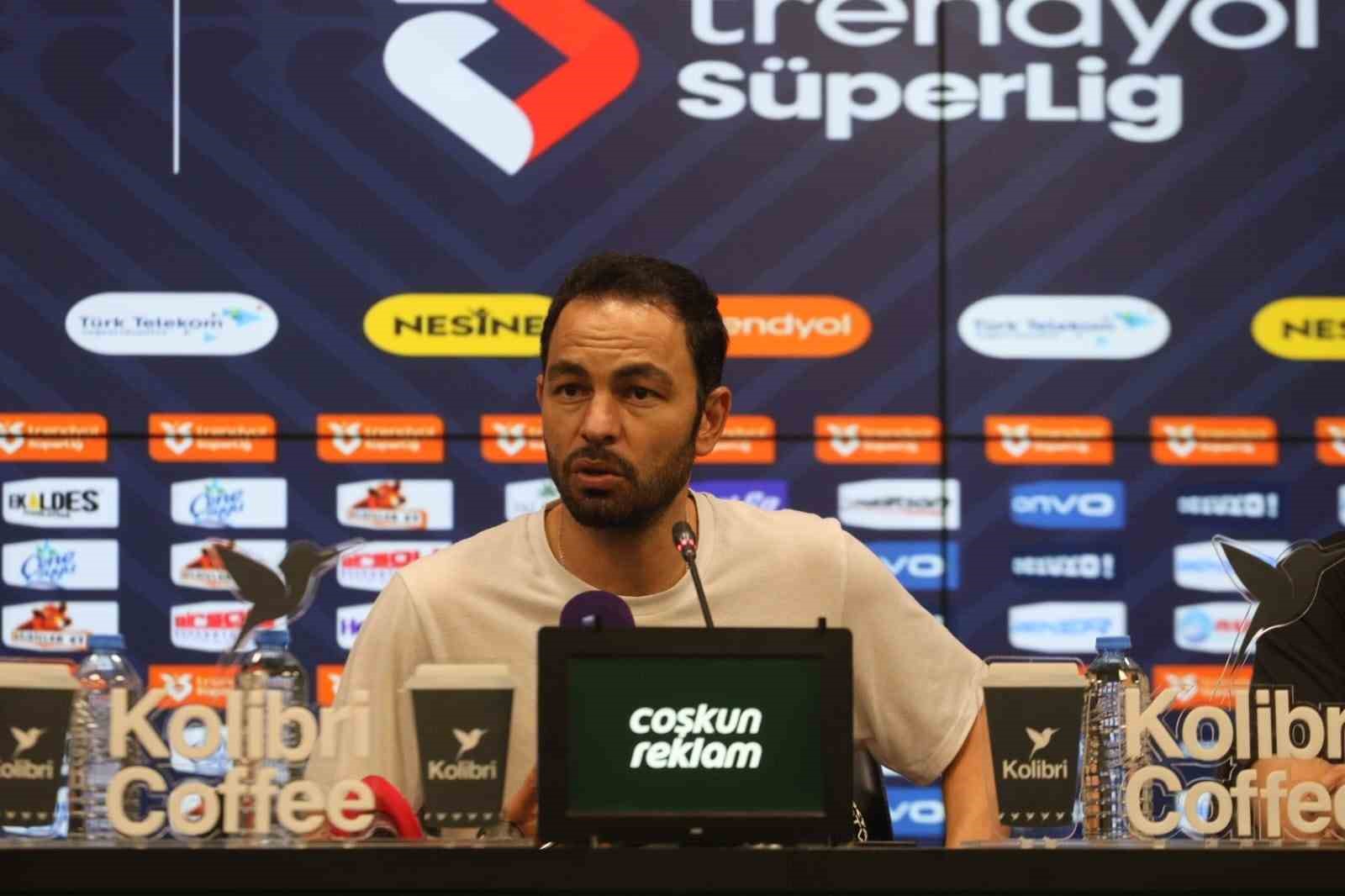 Selçuk İnan: "Hakemler maçı değil, kaos ortamını yönetmeye, dengelemeye çalışıyor"