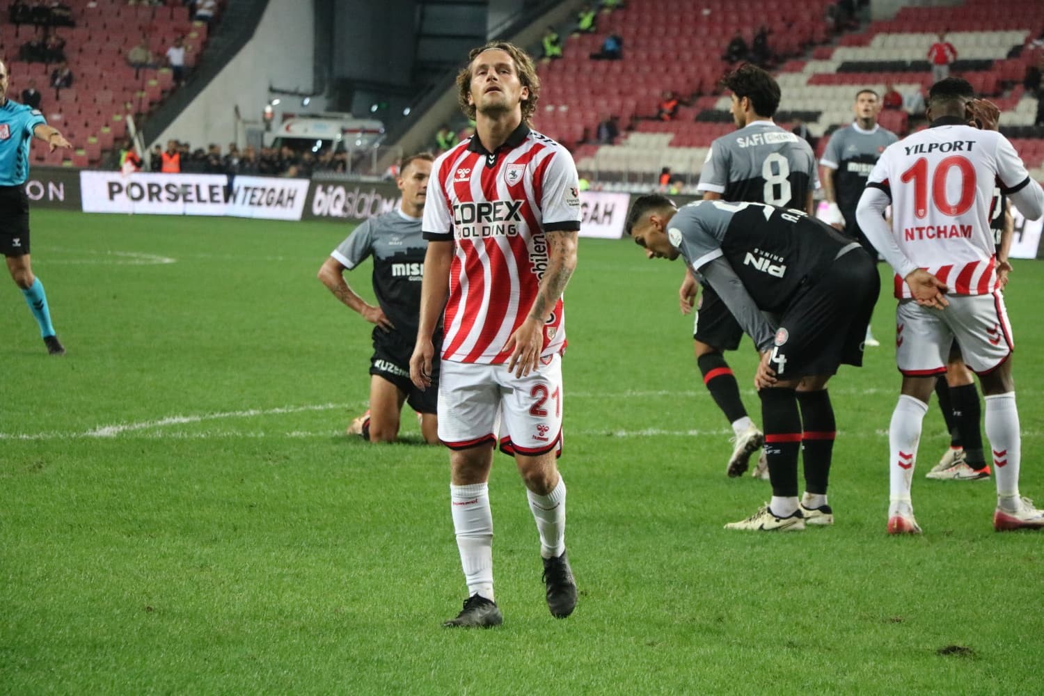 Trendyol S&uuml;per Lig: Samsunspor: 0 - Fatih Karag&uuml;mr&uuml;k: 1 (İlk yarı)
