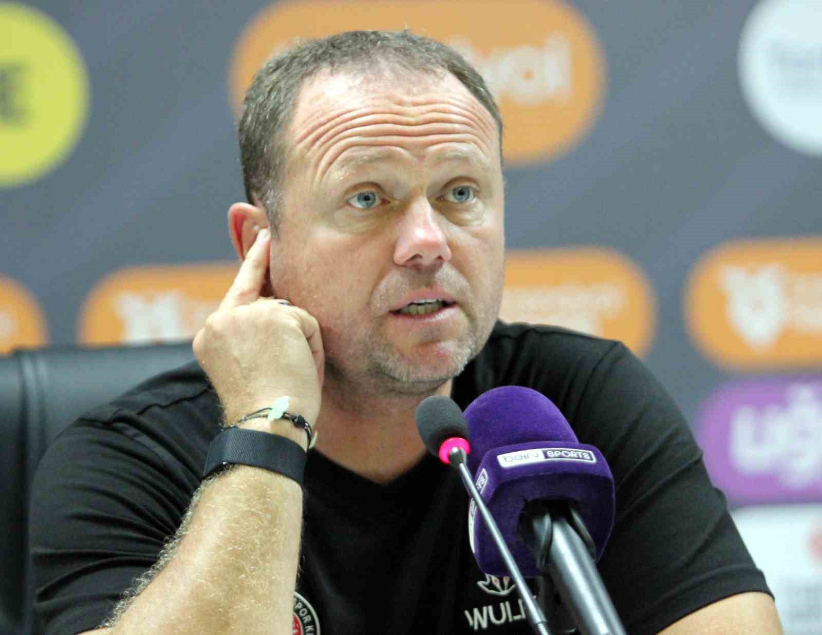 Marcel Licka: "Üçüncü bölgede çok kötü bir takımız"