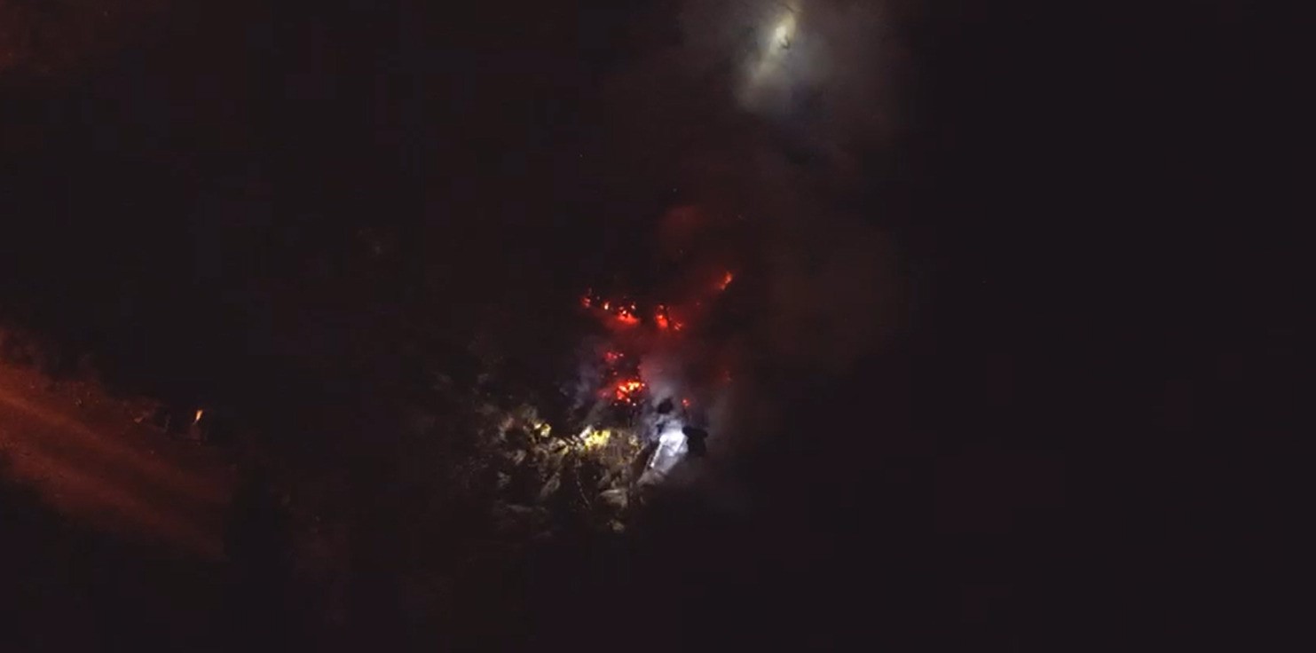 Kocaeli’de ormanlık alandaki baraka alev alev yandı