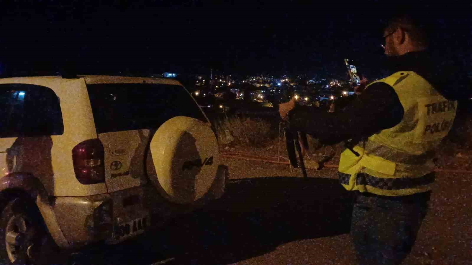 Polisin ş&uuml;phe &uuml;zerine durdurduğu cipten ruhsatsız t&uuml;fek &ccedil;ıktı
