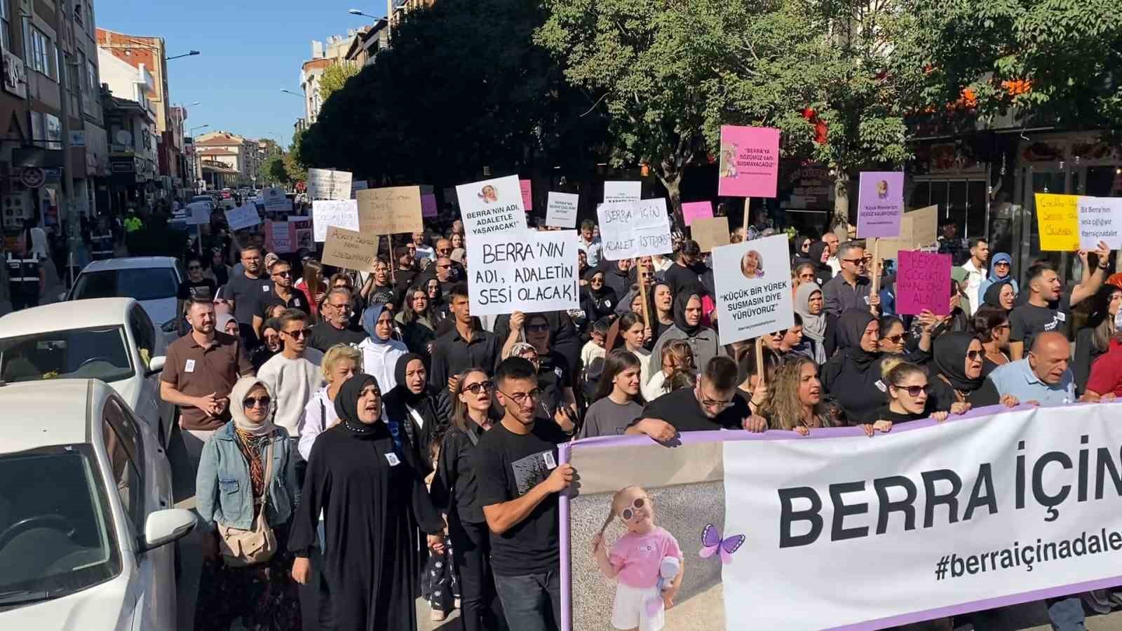 İnegöl’de kreşteki havuzda boğulan Berra için yürüyüş düzenlendi