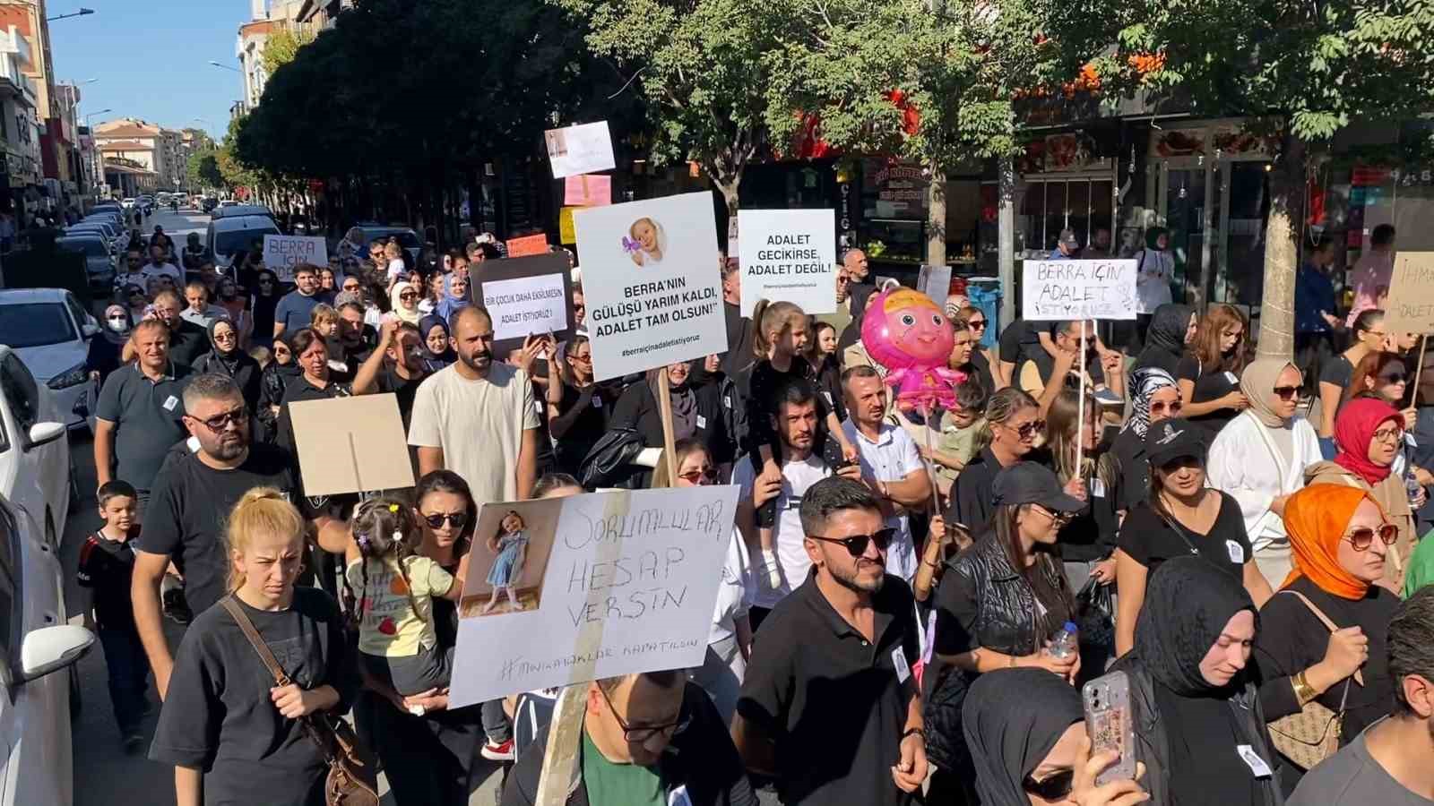 İneg&ouml;l&rsquo;de kreşteki havuzda boğulan Berra i&ccedil;in y&uuml;r&uuml;y&uuml;ş d&uuml;zenlendi

