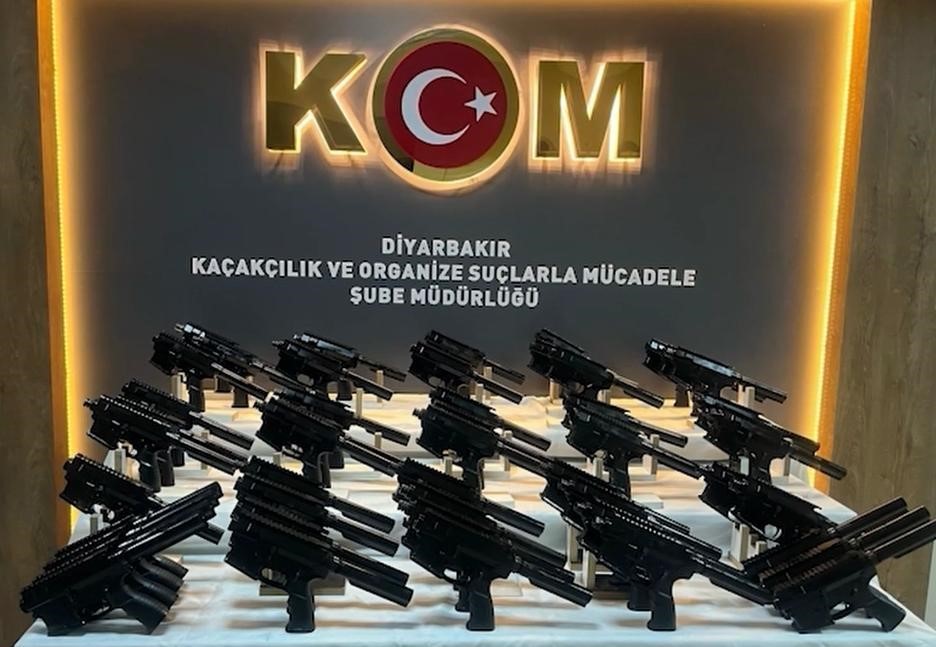 Diyarbakır’da kaçakçılık operasyonlarında çok sayıda silah ve aparatı ele geçirildi: 6 tutuklama