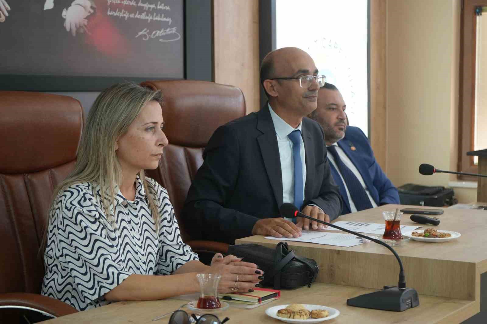 Edremit MYO Danışma Kurulu Kamu, yerel ve sekt&ouml;r temsilcileriyle ilk buluşmasını yaptı
