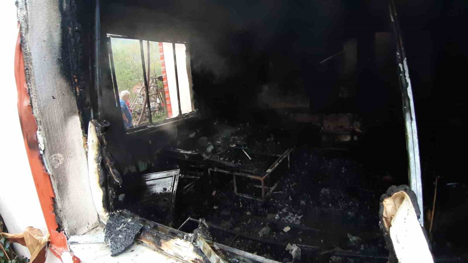 Bolu’da ahşap evde çıkan yangında yaşlı çift hayatını kaybetti