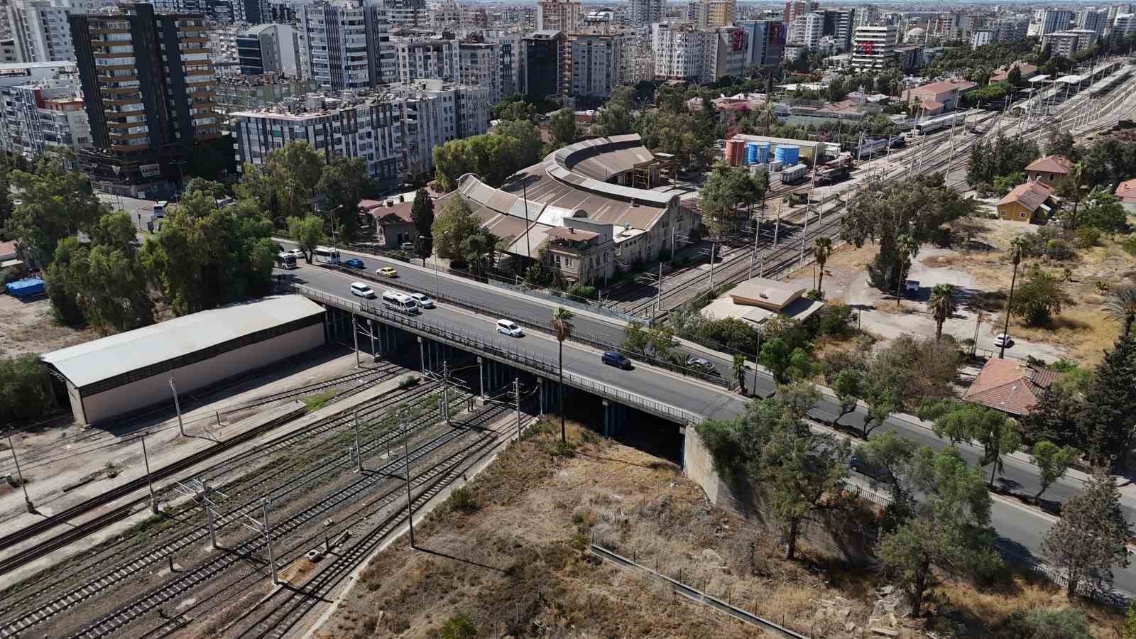 Adana’da ’007 James Bond’ filmine ev sahipliği yapan köprü, hızlı tren inşaatı için yıkılacak