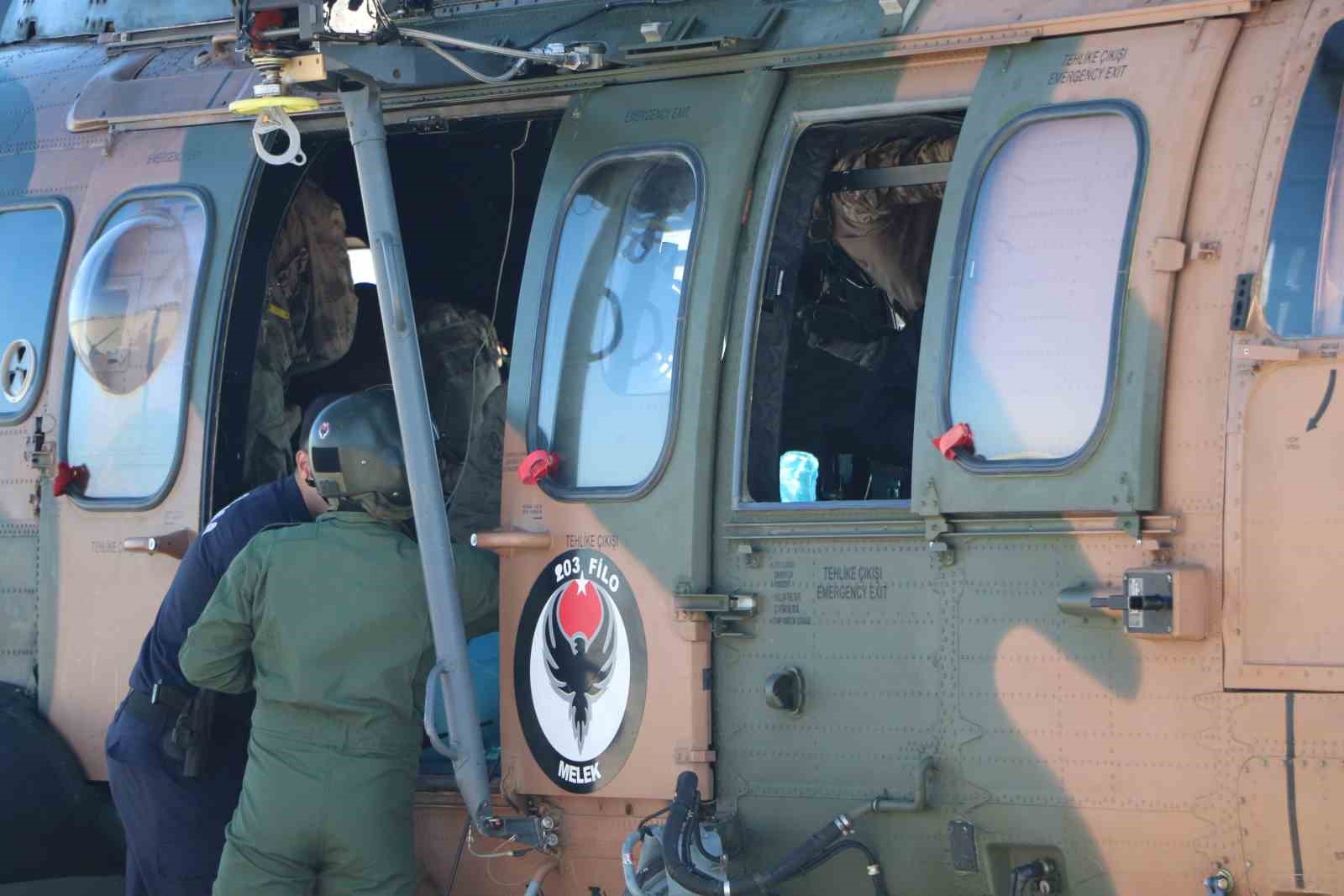 Rize’de Çamlıhemşin’in yaylalarına yardımlar helikopterle taşınıyor