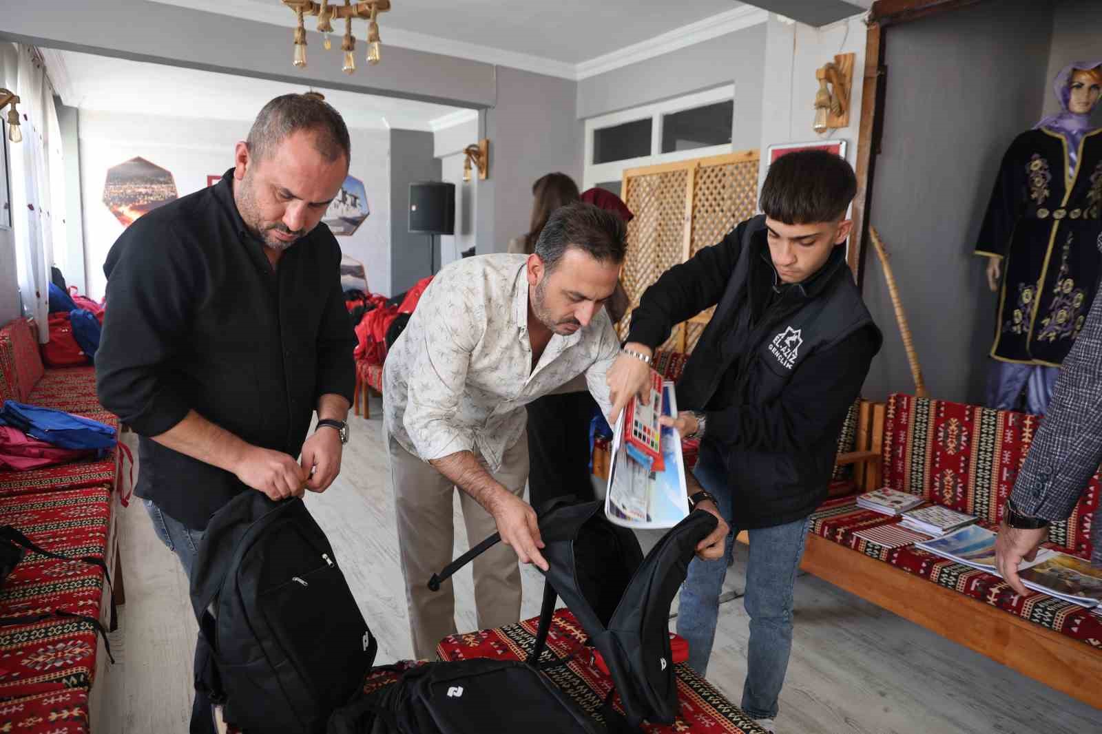 Elazığ’da 450 öğrenciye kırtasiye yardımı