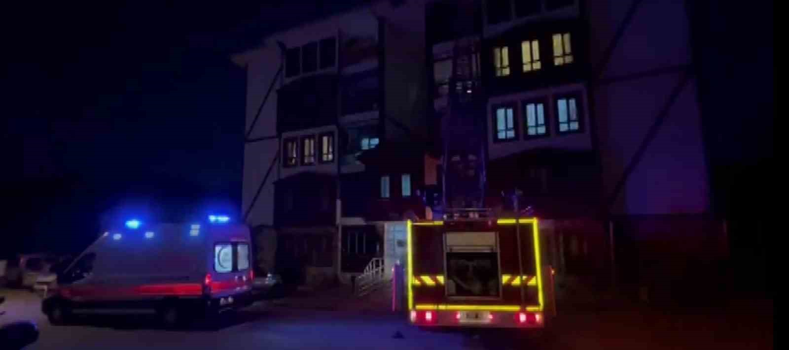 Haber alınamayan yaşlı kadın, evinde baygın halde bulundu
