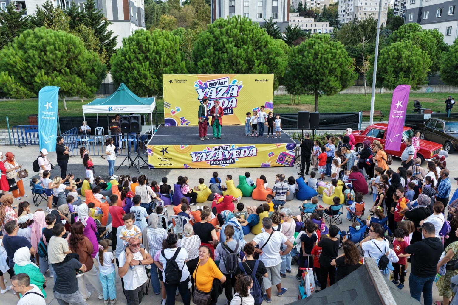 Küçükçekmece’de 90’lar coşkusuyla yaza veda