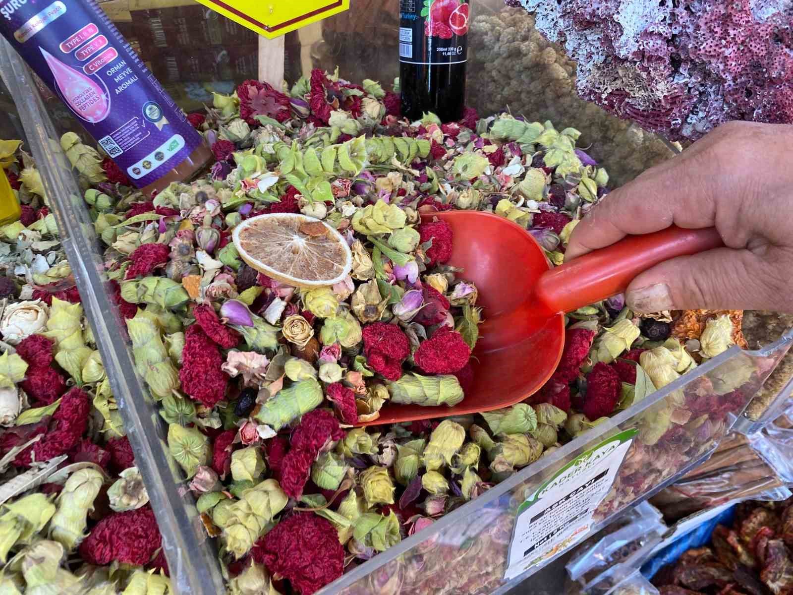 Mevsim ge&ccedil;işinde sağlıklı kalmanın yolu doğal &uuml;r&uuml;nlerden ge&ccedil;iyor
