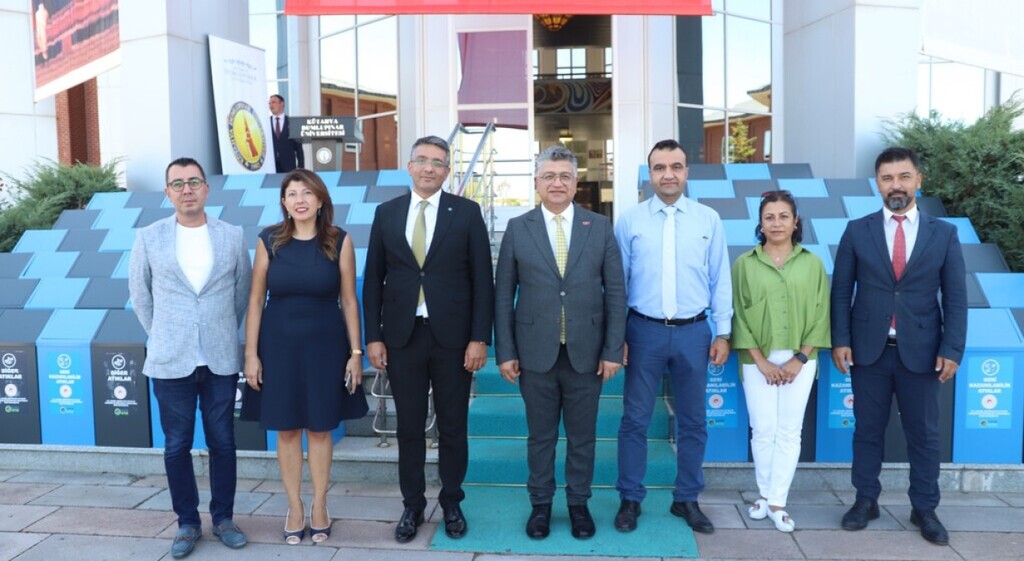 DPÜ’de sıfır atık kutuları teslim töreni düzenlendi