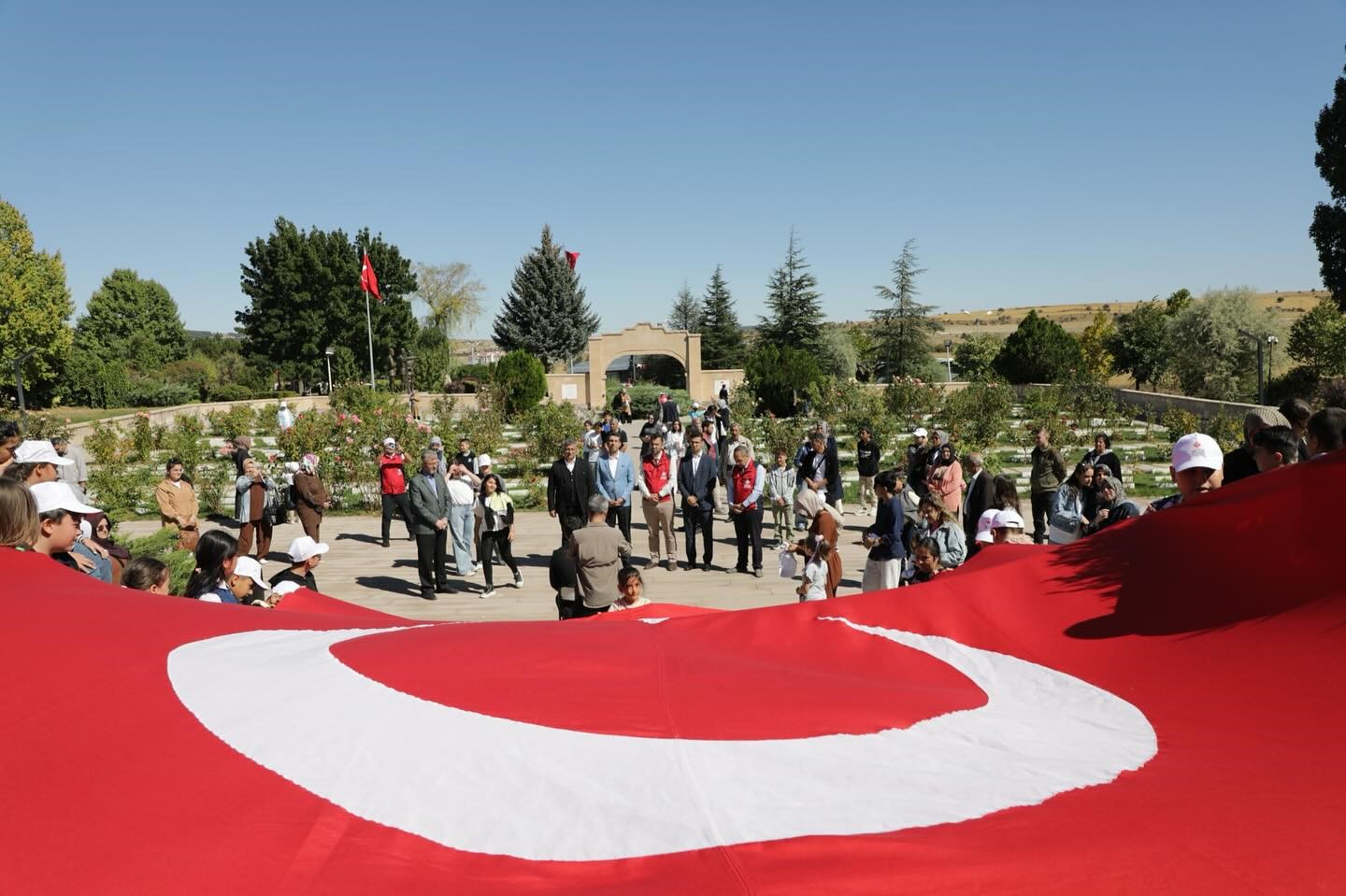 Dumlupınar&rsquo;da bursiyerler geleneksel piknik ş&ouml;leninde buluştu
