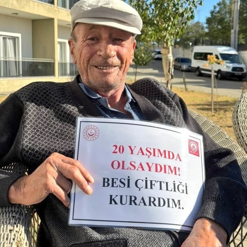 Tekirdağ&rsquo;da huzurevi sakinlerinden gen&ccedil;lere pankartlı mesaj: "20 yaşımda olsaydım"
