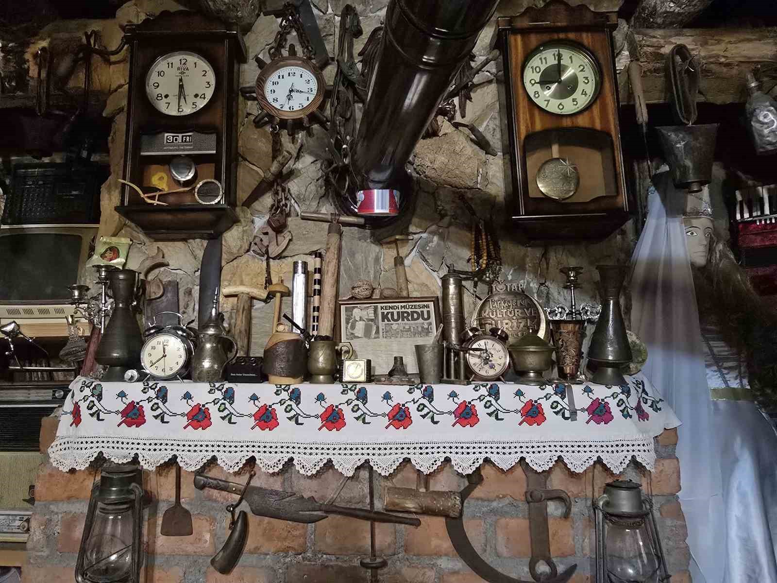 10 par&ccedil;a ile başladı, şimdi y&uuml;zlercesini evinde sergiliyor
