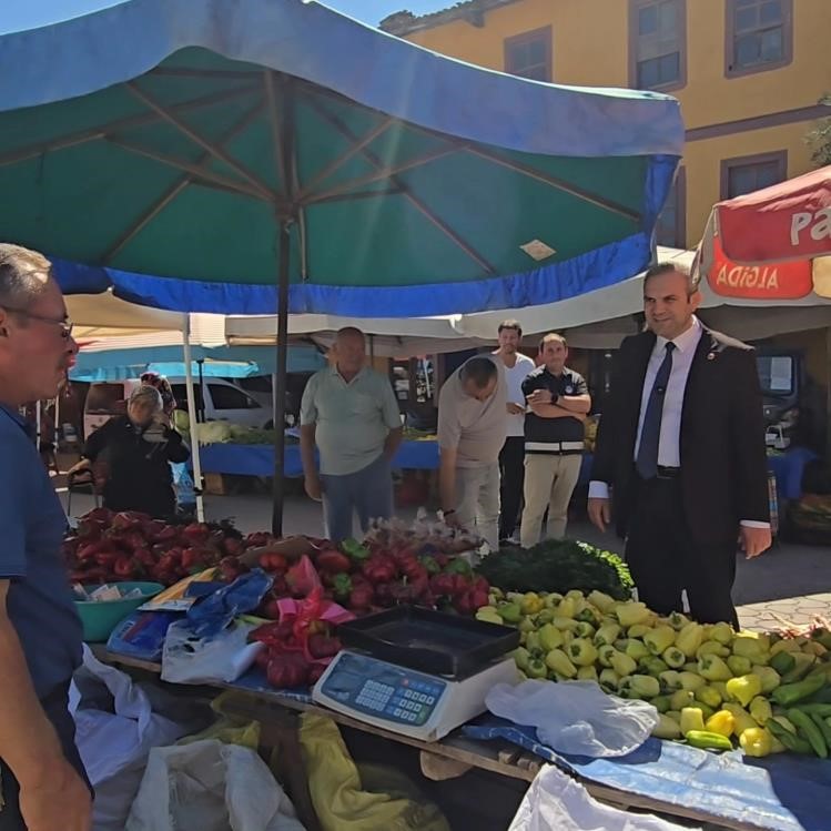 Pazar esnafıyla bir araya geldi
