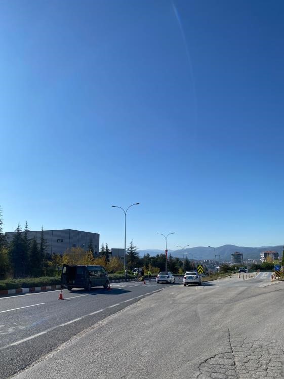 Bilecik&rsquo;te yol &ccedil;alışmaları i&ccedil;in s&uuml;r&uuml;c&uuml;lere uyarı
