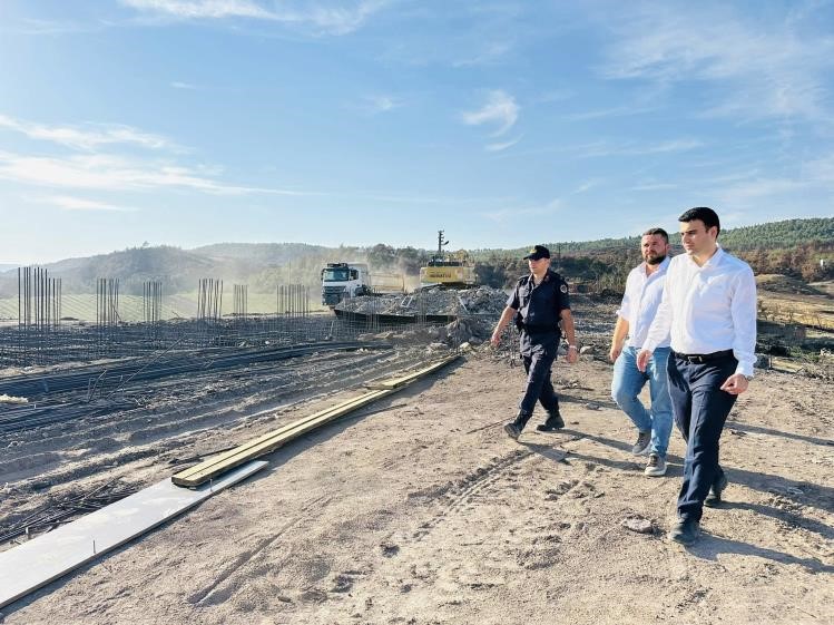 Yangın b&ouml;lgesinde &ccedil;alışmalar devam ediyor
