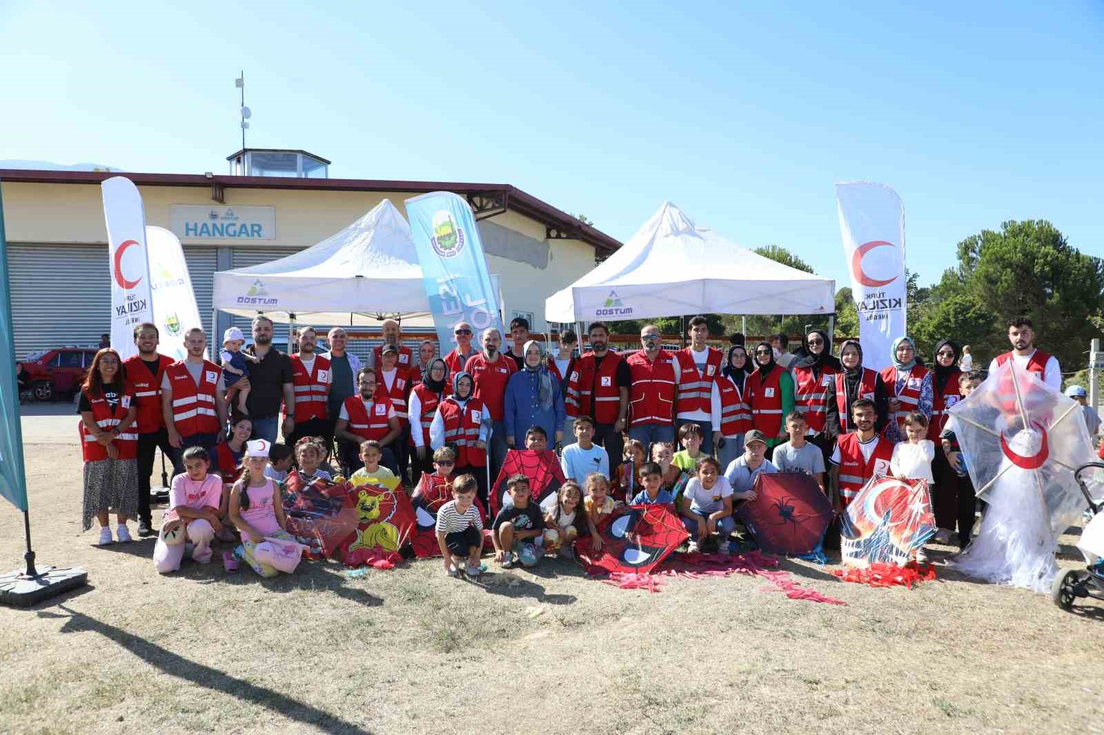 İneg&ouml;l semaları u&ccedil;urtmalarla renklendi
