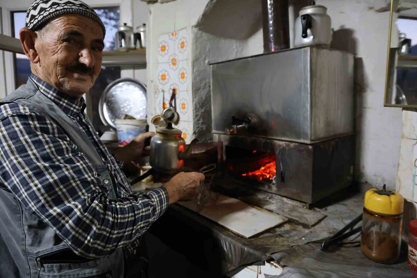 Bu köyün kıraathane kültürü bir asırdır değişmedi
