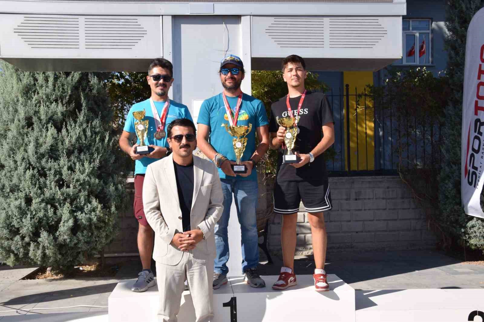 Karapınar’da Yamaç Paraşütü Dünya Kupası Ön Eleme Şampiyonası sona erdi
